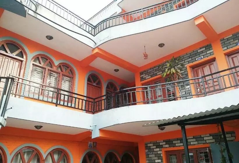 پانسیون Paramount Guest House