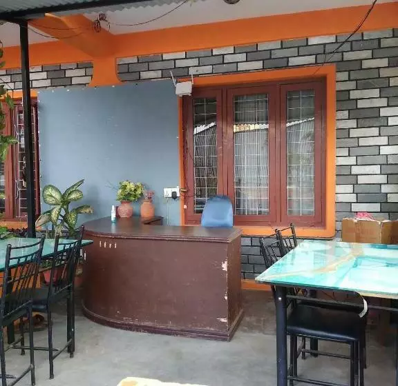 پانسیون Paramount Guest House