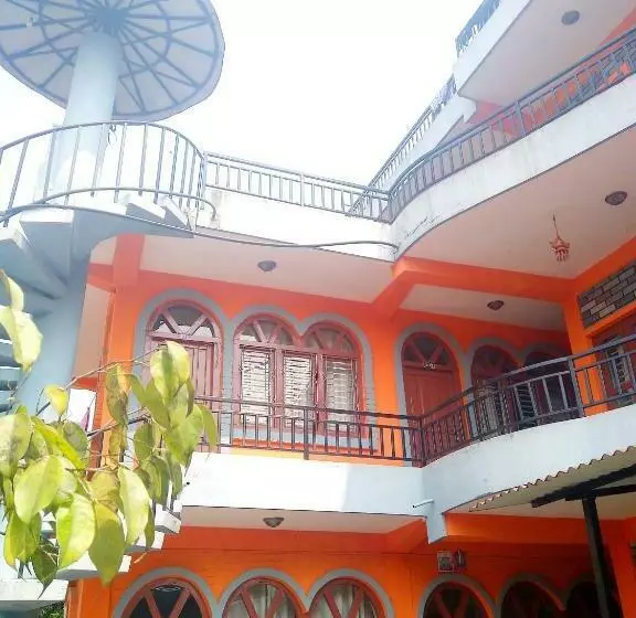 پانسیون Paramount Guest House