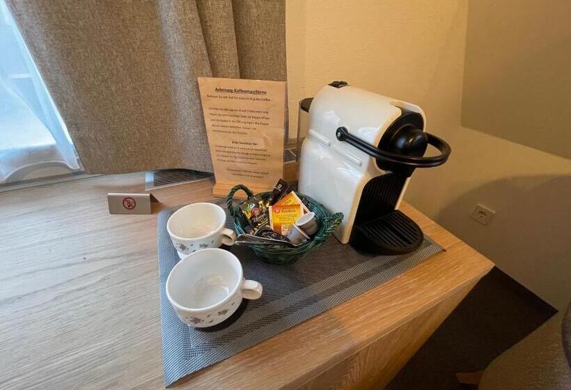 호스텔 Gästehaus Klingler