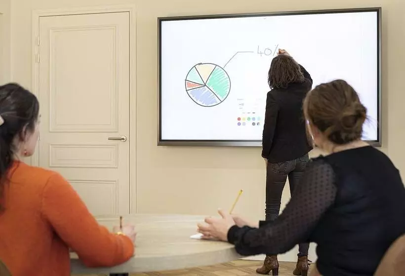 Hotelli Domaine Et Château De Valinches