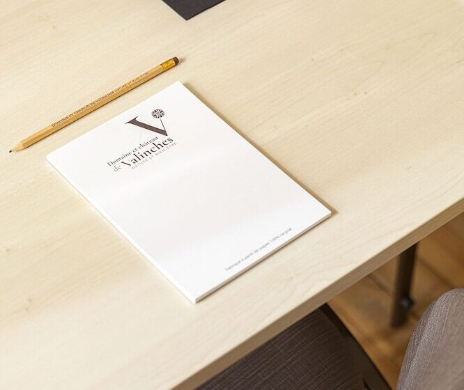 Отель Domaine Et Château De Valinches