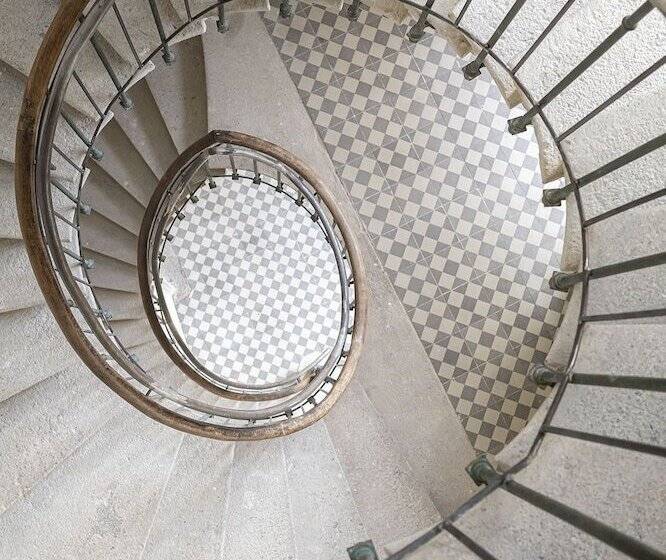 Отель Domaine Et Château De Valinches