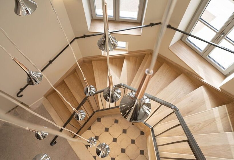 Отель Domaine Et Château De Valinches