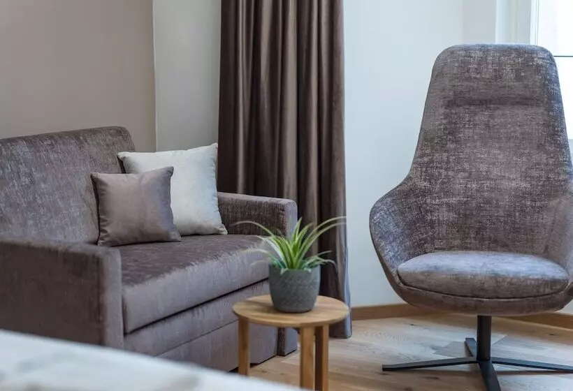 ホテル Platzhirsch Kufstein