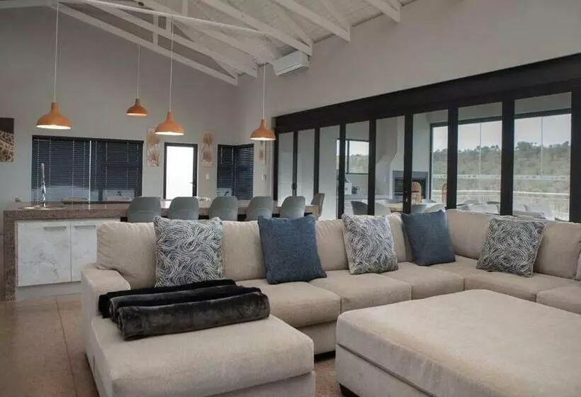 ペンション Elements Sunrise Bush Lodge