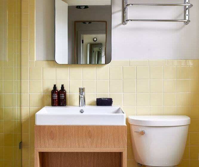 فندق Bluebird Dennisport