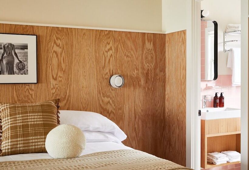 فندق Bluebird Dennisport