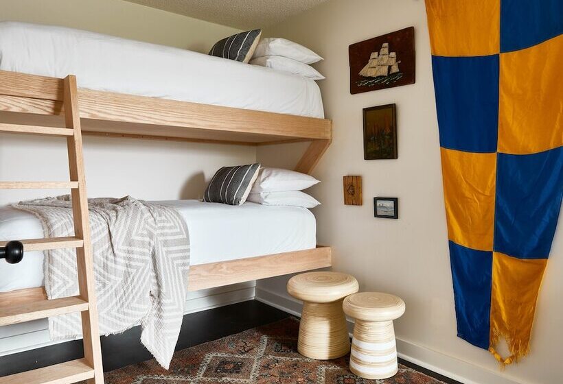 فندق Bluebird Dennisport