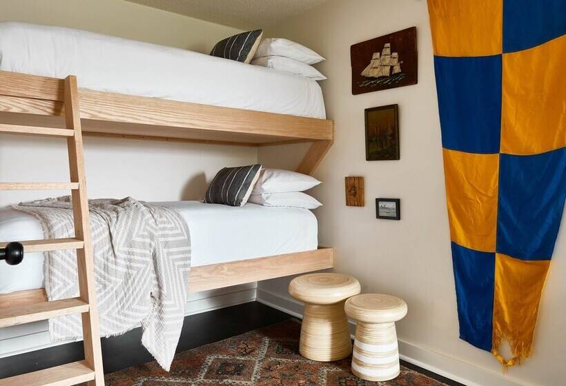 فندق Bluebird Dennisport