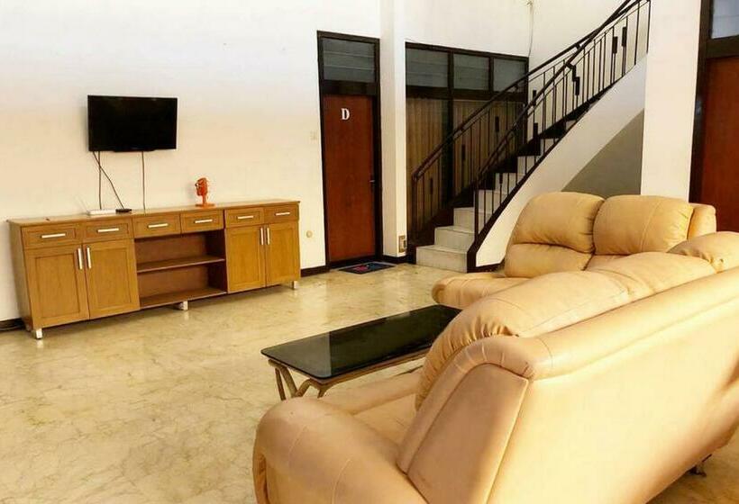 فندق Koolkost Near Universitas Wijaya Kusuma