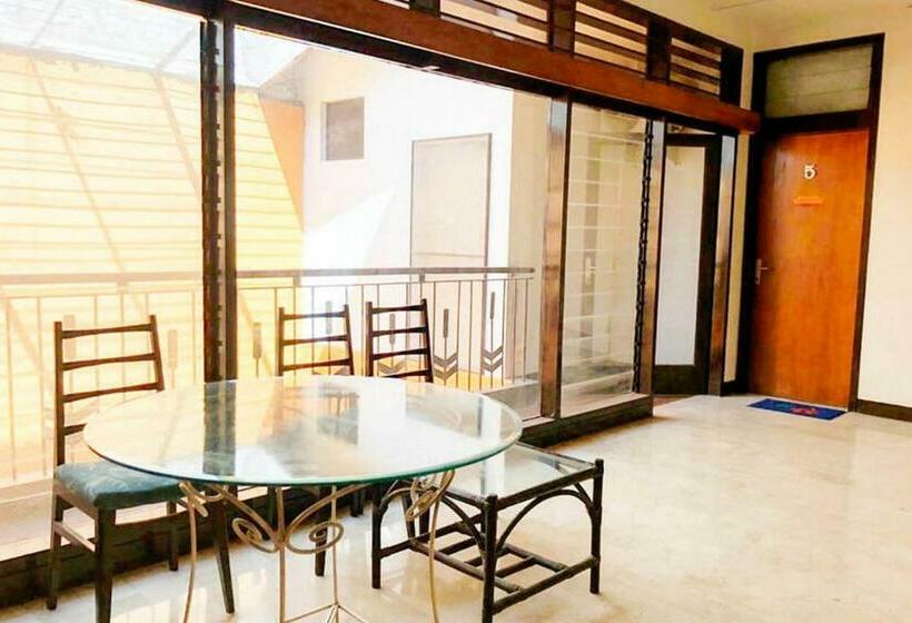 فندق Koolkost Near Universitas Wijaya Kusuma