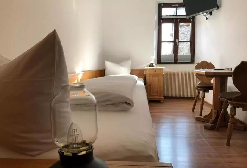 Retkeilymaja Gasthof Zum Schiff