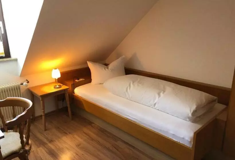 Retkeilymaja Gasthof Zum Schiff