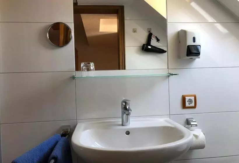 Retkeilymaja Gasthof Zum Schiff