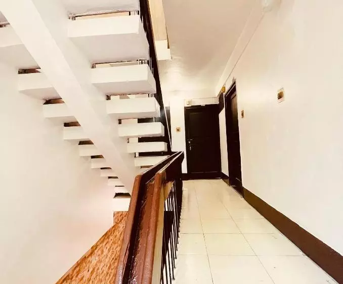 هتل Royal Inn And Restaurant