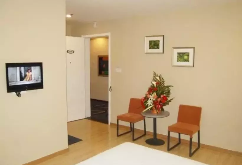 Hotelli Luoyang Aviation E Home Inn