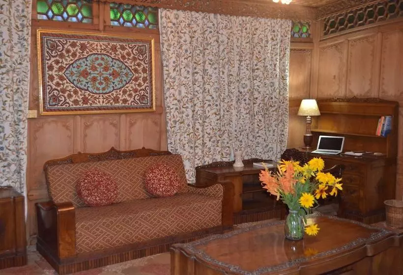 هتل New Alexandra Houseboats