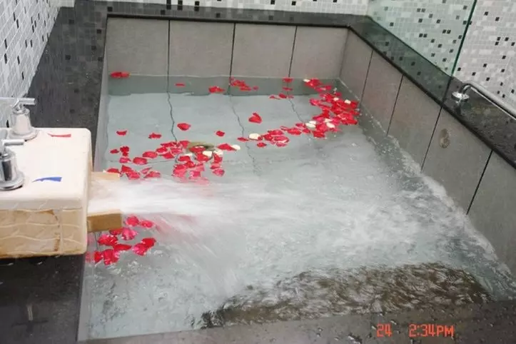 Отель Spring Dianchi Kunming