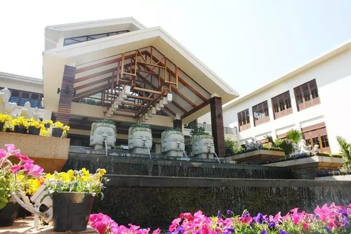 Отель Spring Dianchi Kunming