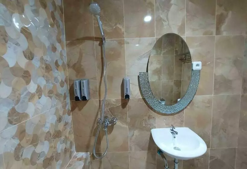 Rons City Hotel Near Simpang Lima Semarang Mitra Reddoorz