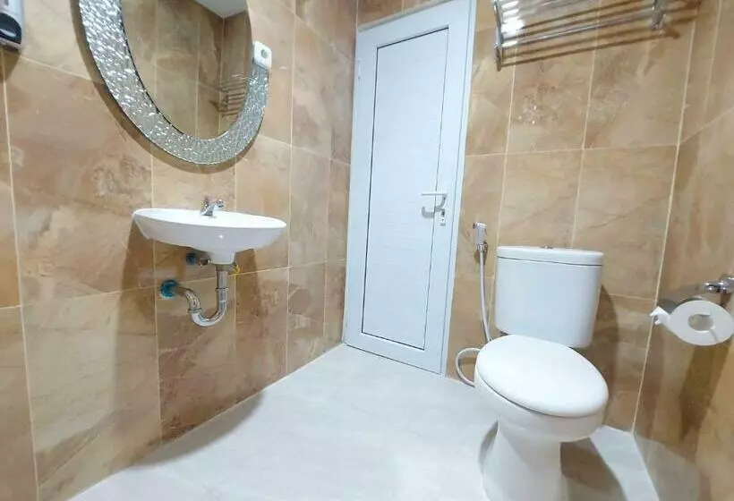 Rons City Hotel Near Simpang Lima Semarang Mitra Reddoorz