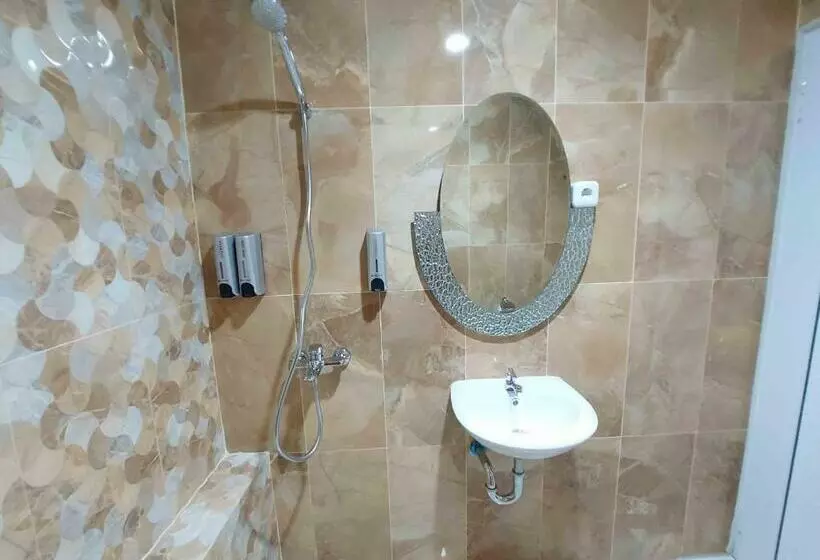 Rons City Hotel Near Simpang Lima Semarang Mitra Reddoorz