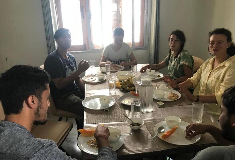 هاستل 9backpackers