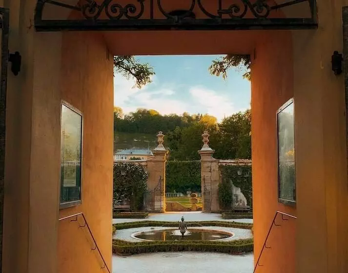 هتل Cocoon Salzburg