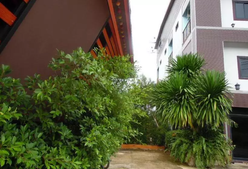 ペンション Tubkaek Mansion