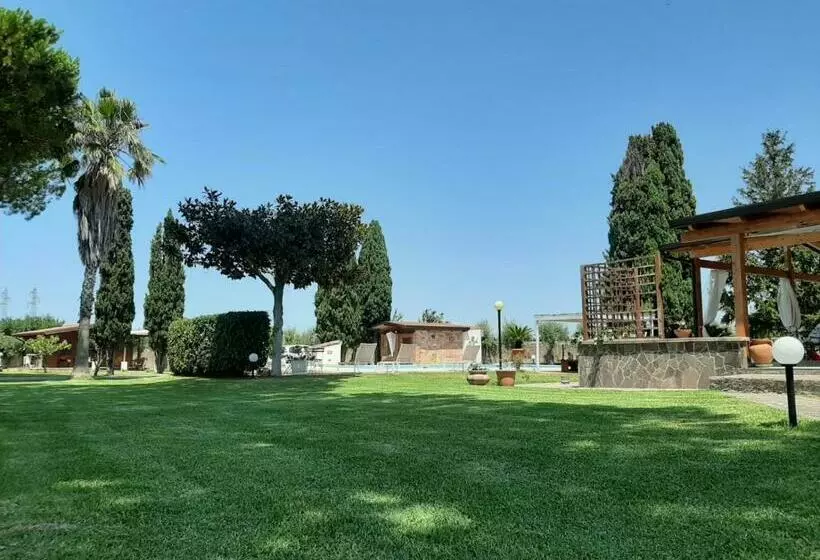 تختخواب و صبحانه Il Giardino Dei Pini