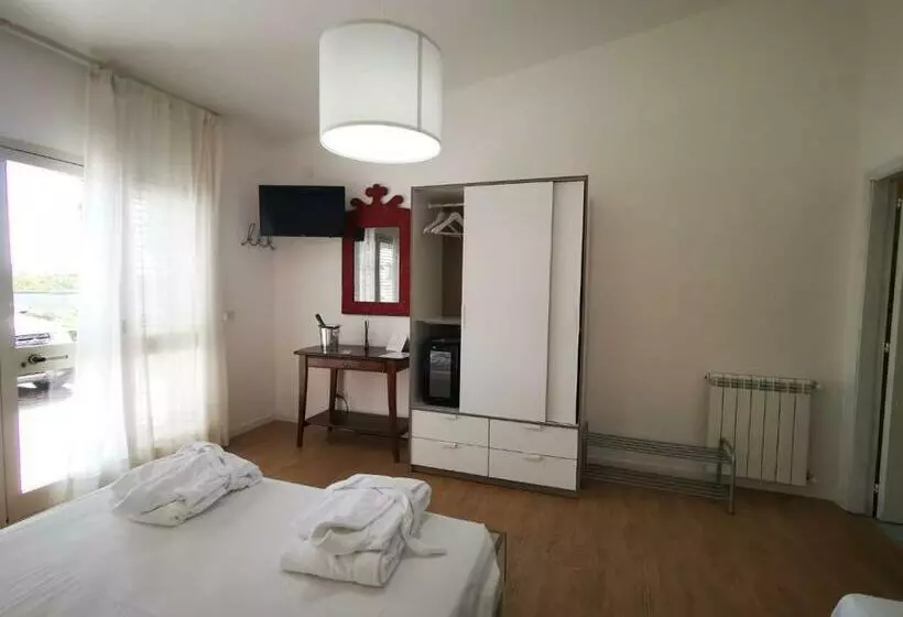 تختخواب و صبحانه Il Giardino Dei Pini