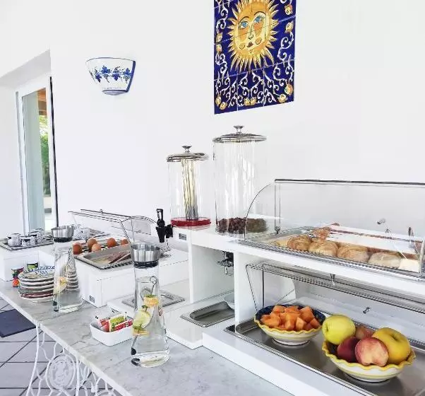 تختخواب و صبحانه Il Giardino Dei Pini