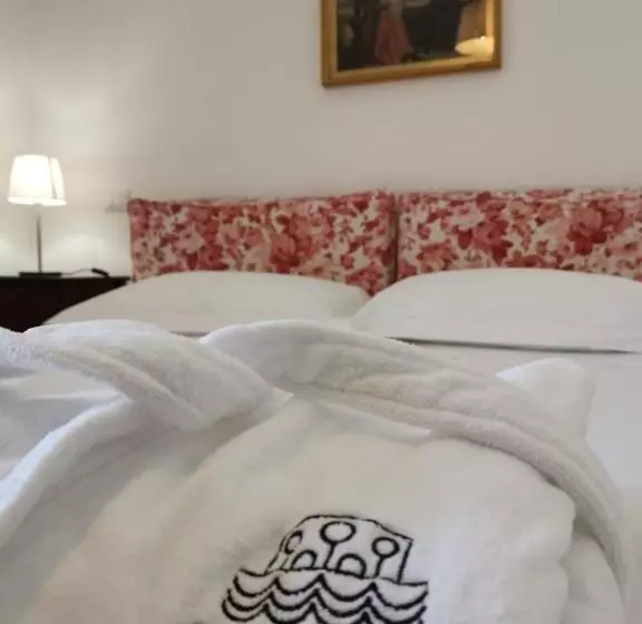 تختخواب و صبحانه Il Giardino Dei Pini