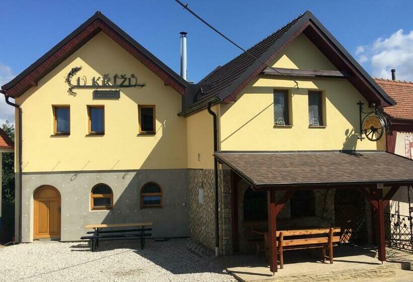 ペンション Vinný Sklep U Křížů