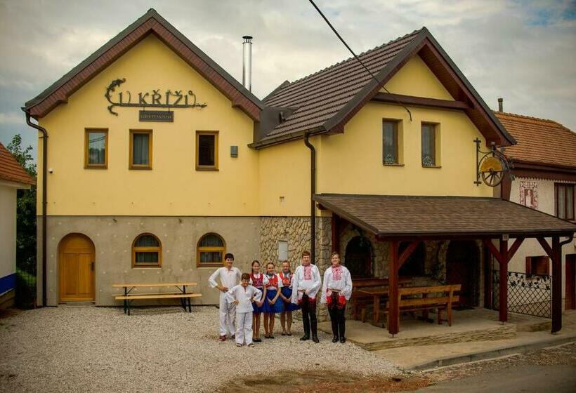 ペンション Vinný Sklep U Křížů