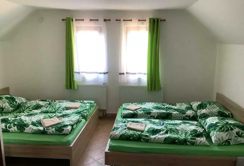 ペンション Vinný Sklep U Křížů