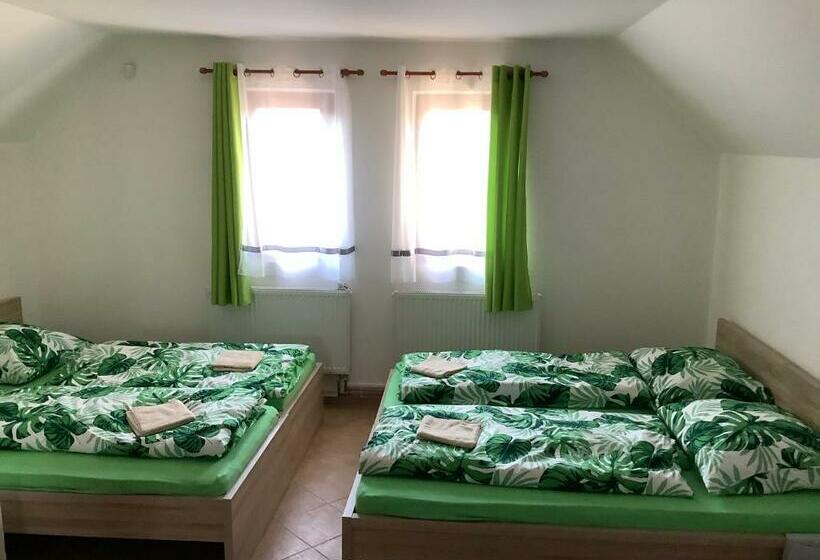 ペンション Vinný Sklep U Křížů