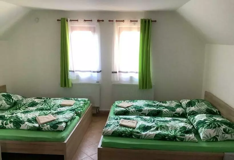 ペンション Vinný Sklep U Křížů