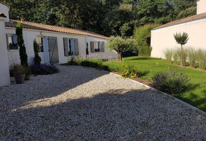 Bed and Breakfast A L Ombre Des Pins