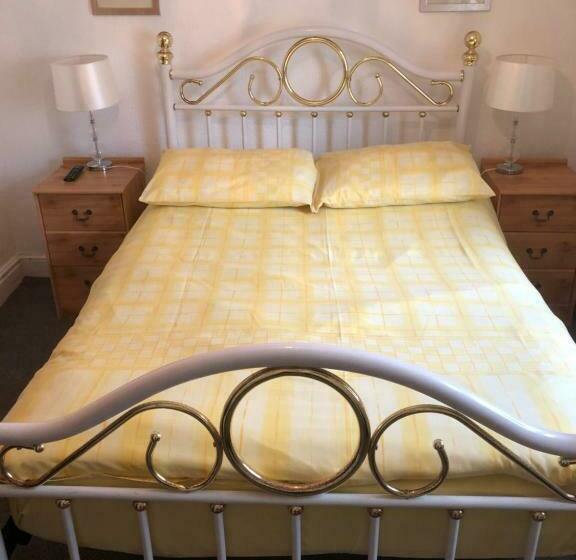 Pensione Bayona Guest House