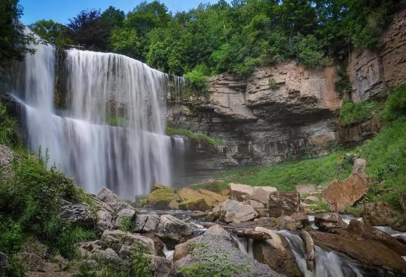 Majatalo Doucet Guesthouse