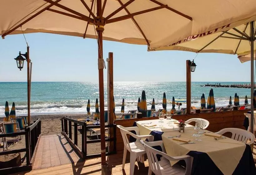 ホテル Ristorante Il Gabbiano