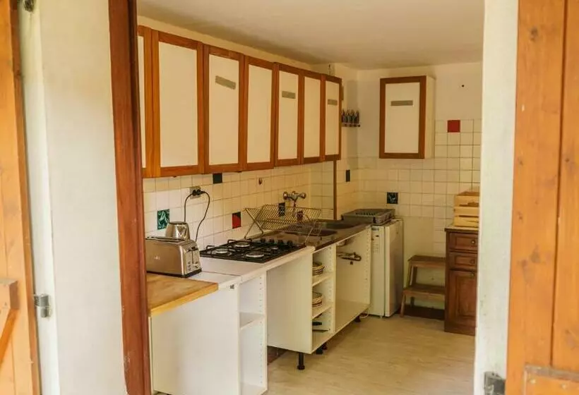 پانسیون Roofless Surf Lodge