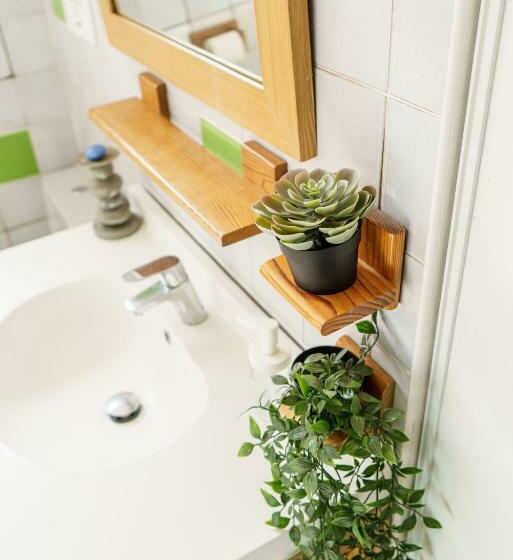 פנסיון Roofless Surf Lodge