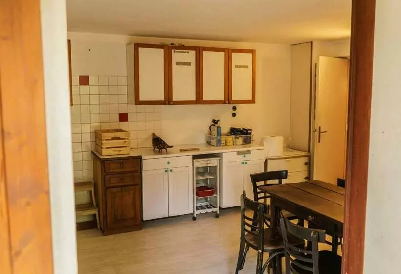 پانسیون Roofless Surf Lodge