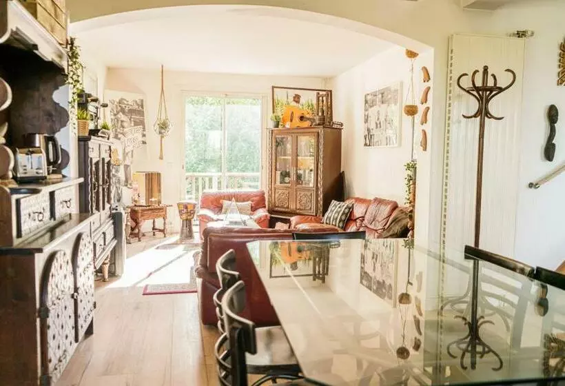 پانسیون Roofless Surf Lodge