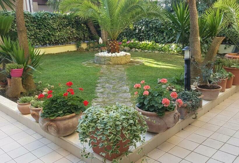 פנסיון Rosagarden S