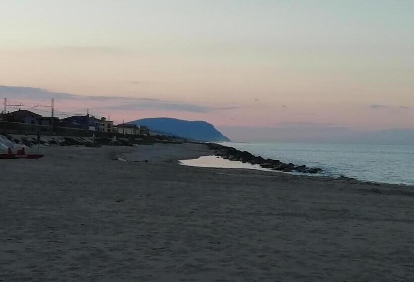 פנסיון Rosagarden S