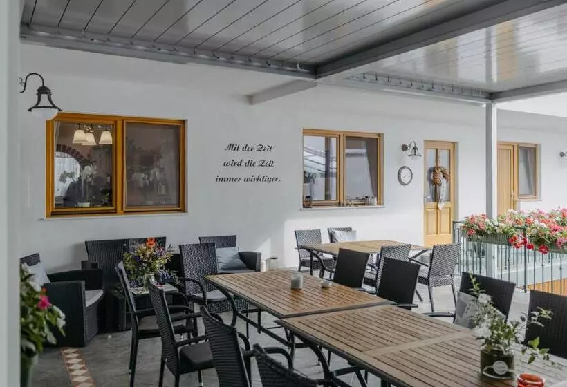 ベッドアンドブレックファースト Weingut Und Gästehaus Salzl